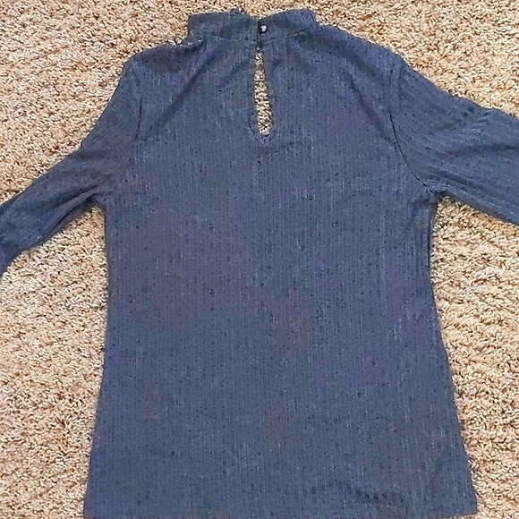 Cute top - Picture 3 of 4